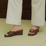 Rosie Wedges in Hana Espresso