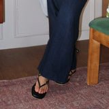 Thongs Hana Flats in Black