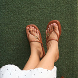 Thongs Hana Flats in Brown