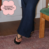 Thongs Hana Flats in Black